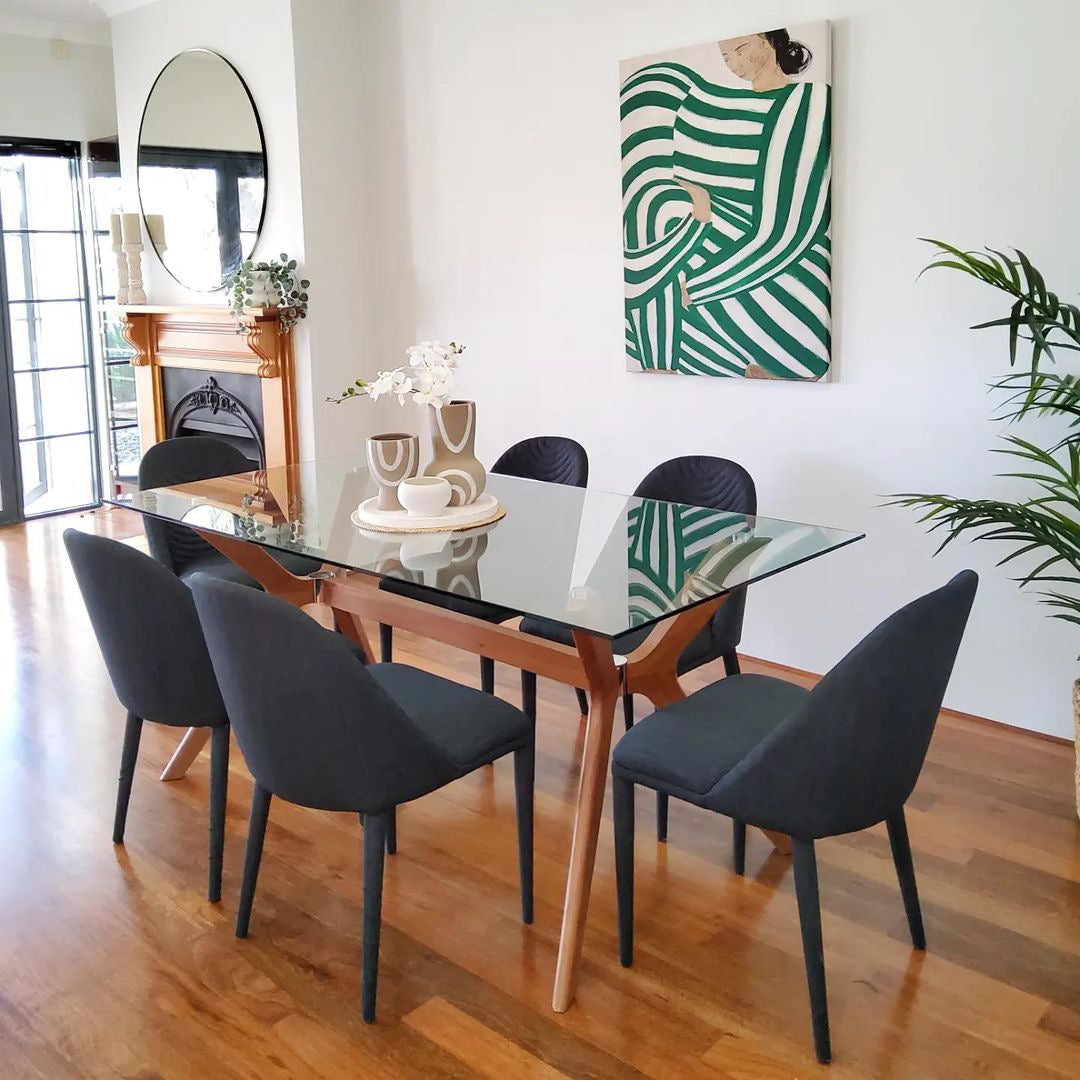 Benefits of hiring art when staging a home