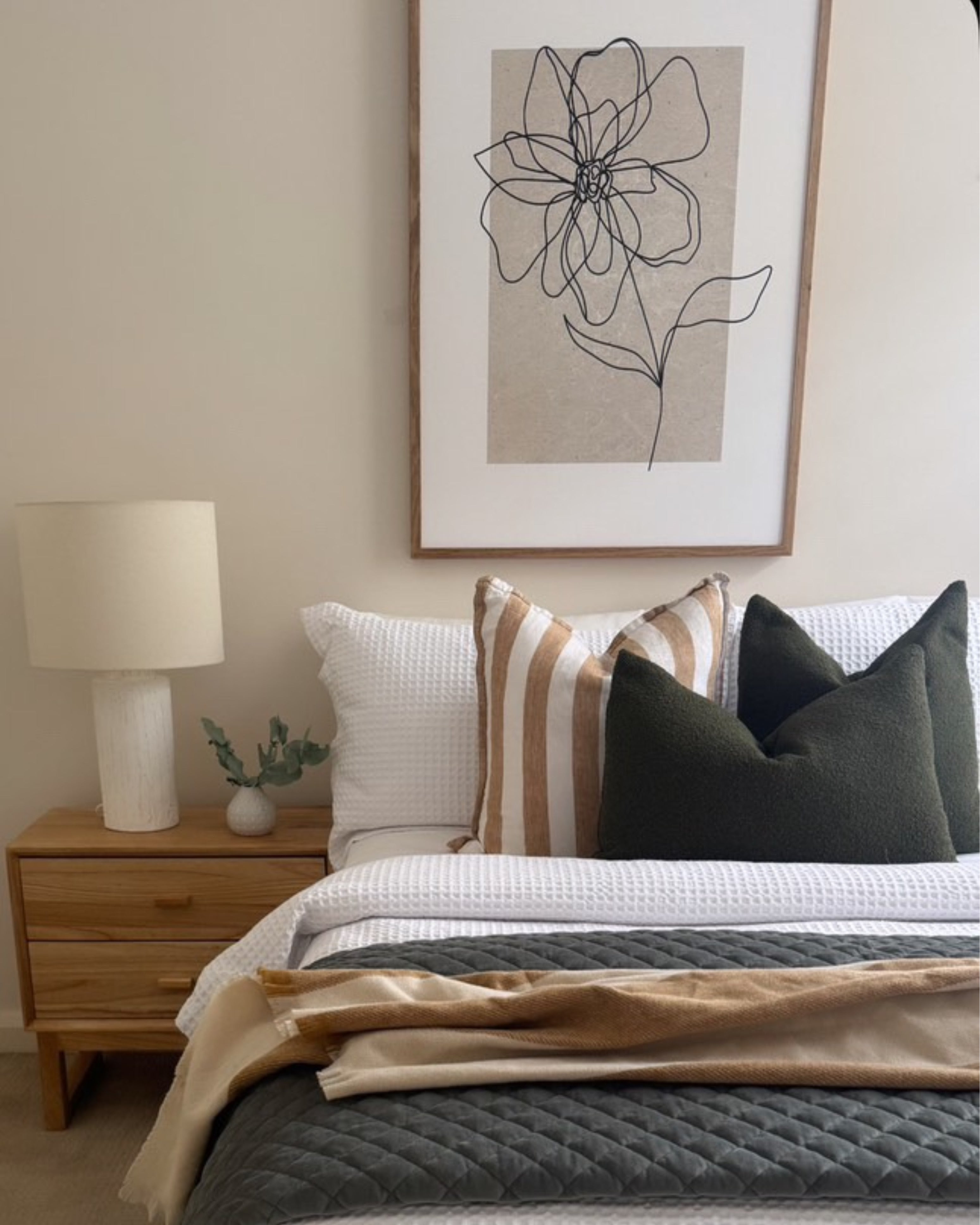 (HIRED) Framed - Botanical Flower Beige & Black - Print C